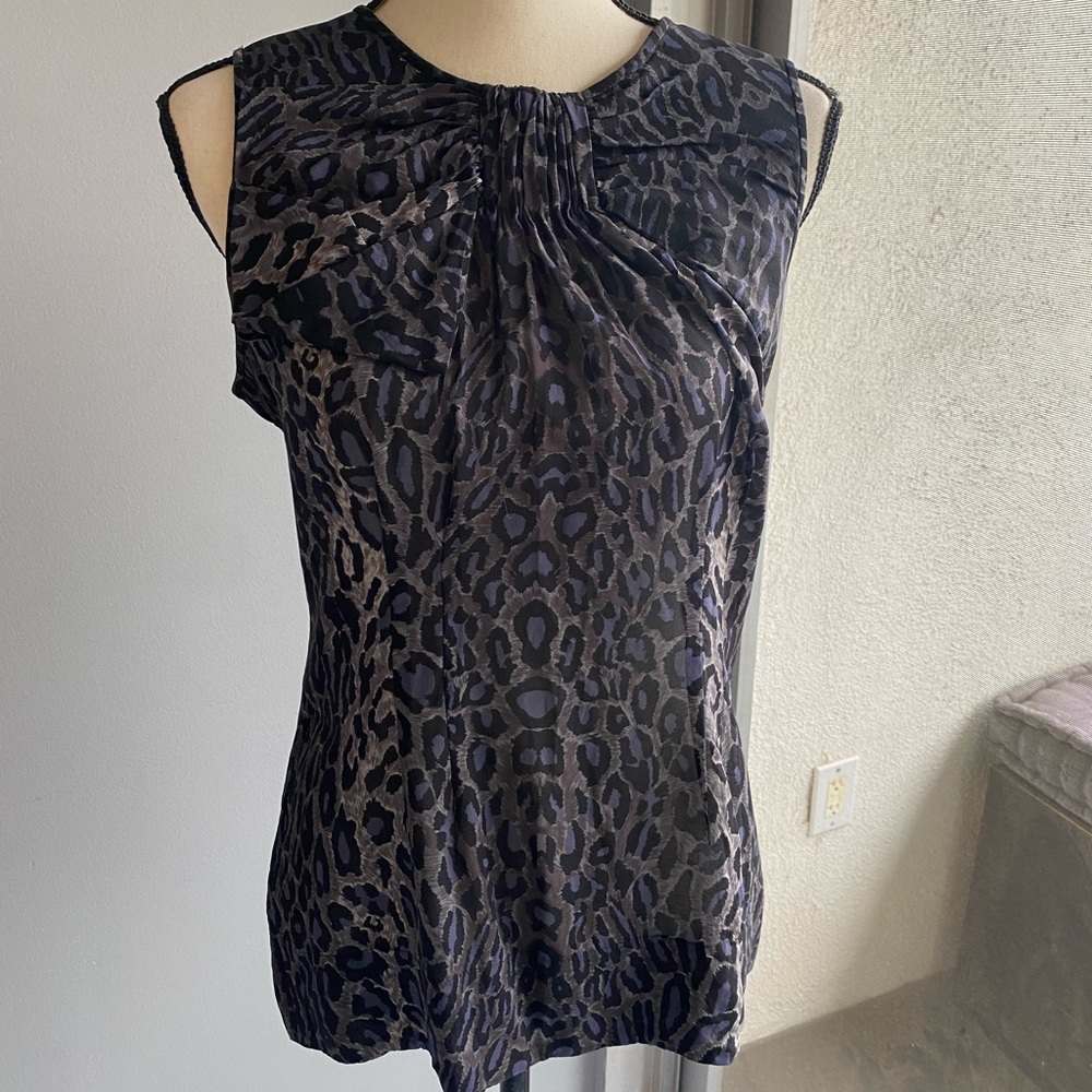 BCBG SILK SLEEVELESS LEOPARD BLOUSE MEDIUM